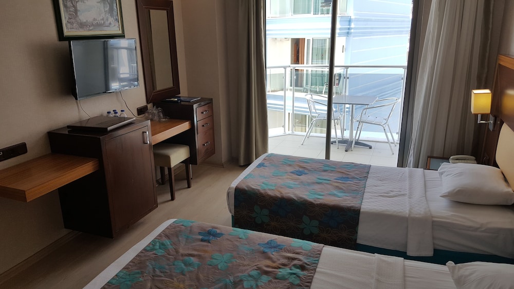 Standard Double or Twin Room (Land View) photo 3