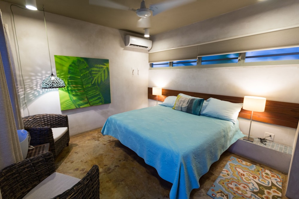 Premium Room, 1 King Bed, Non Smoking, Balcony photo 1
