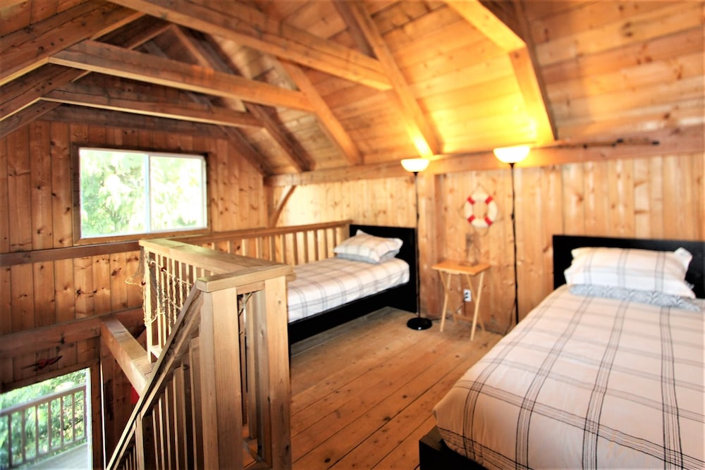 Cottage (Waterfront Post and Beam Cottage!) photo 1