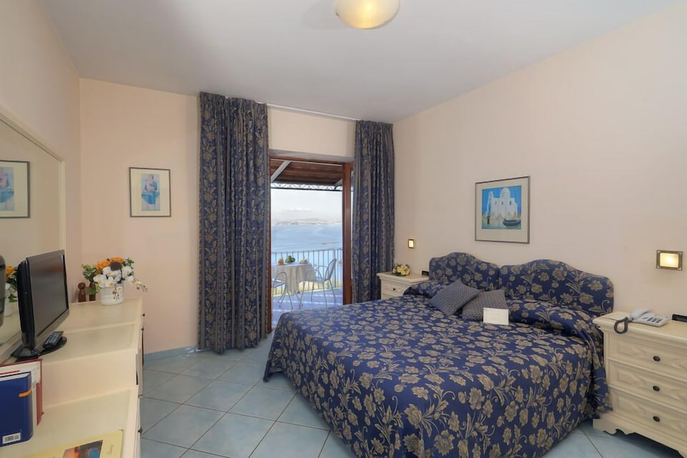 Superior Triple Room - Photo 4