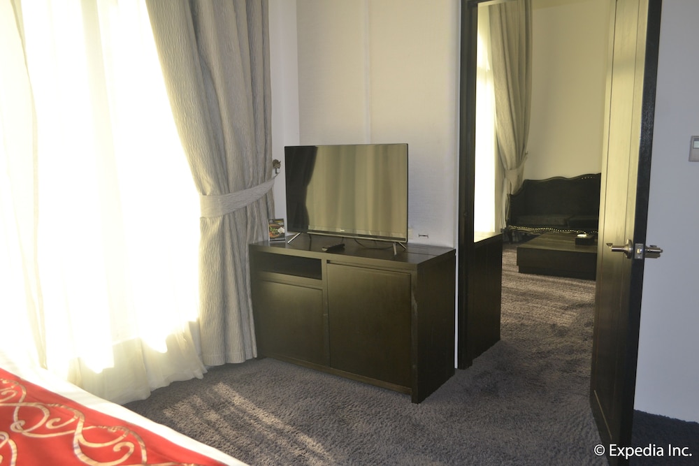 Suite, 1 Bedroom - Photo 3