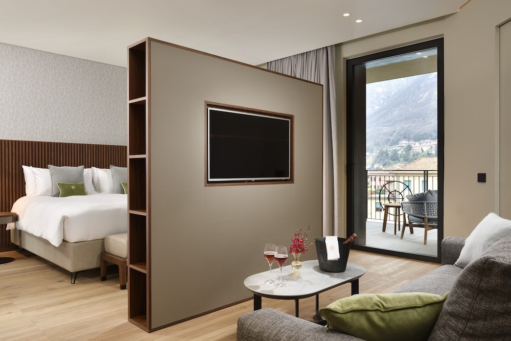 Suite, Park View - Photo 1