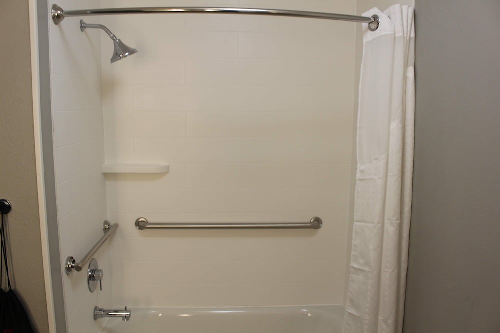 Standard Room, 2 Queen Beds - Photo 2