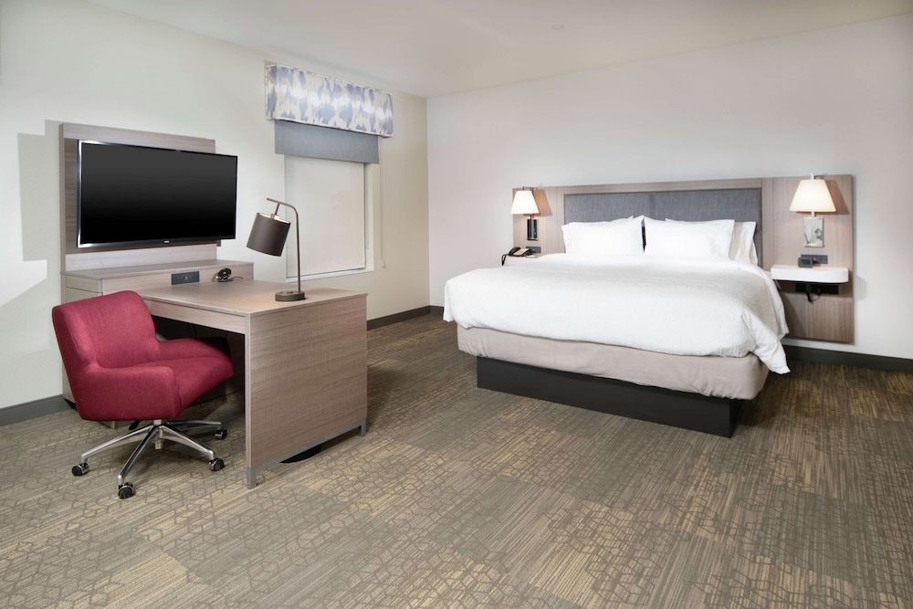 Suite, 1 King Bed, Accessible - Photo 2