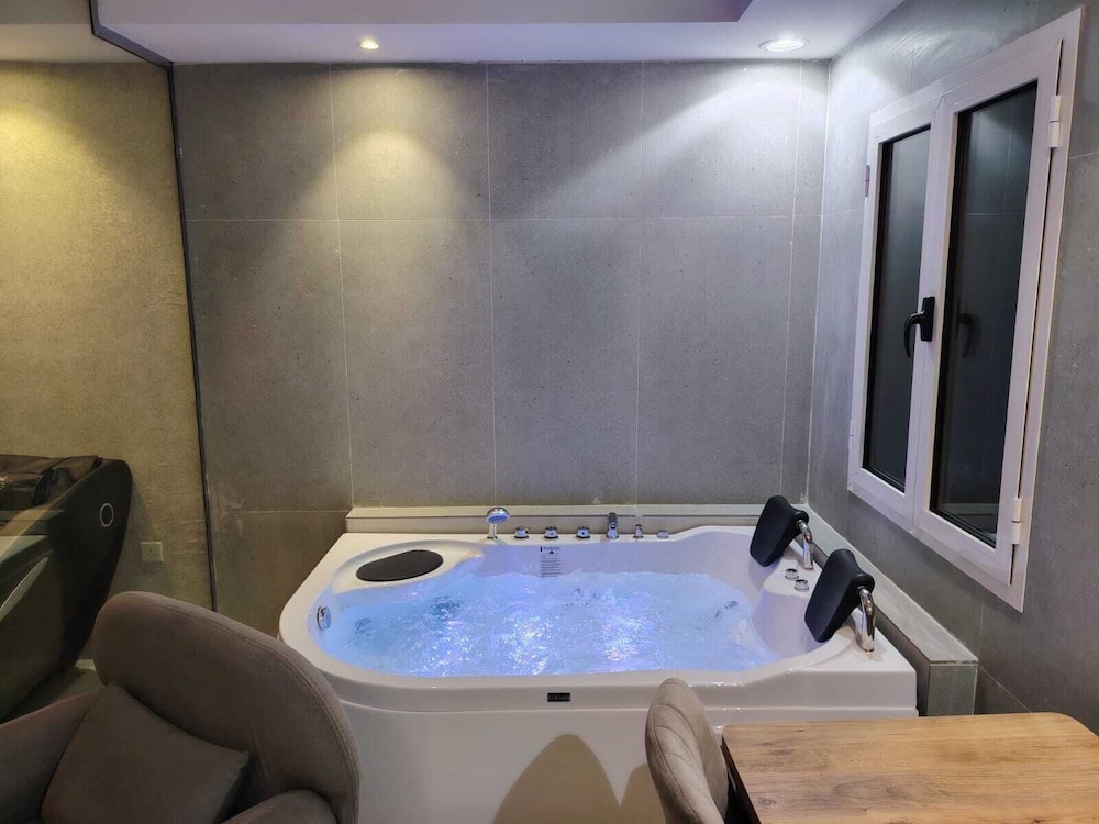 Royal Studio Suite