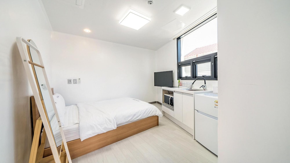 Basic Room, 1 Bedroom (201) - Photo 8
