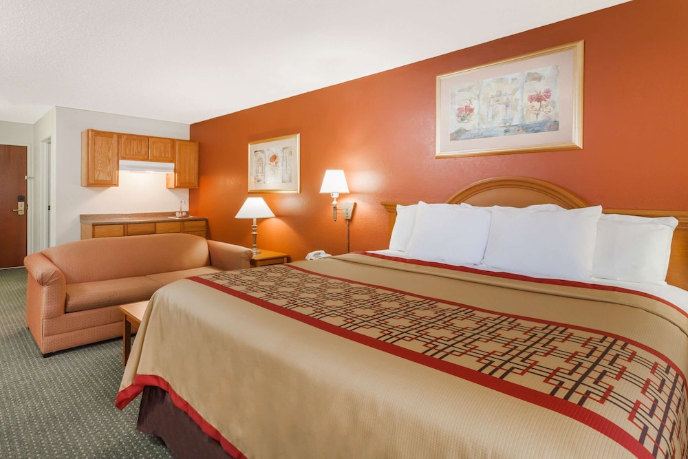 Standard Room, 1 King Bed - Photo 1