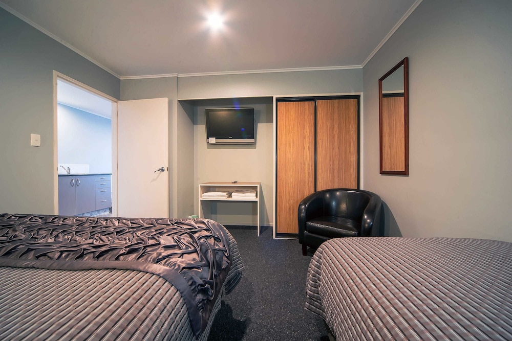 Large One Bedroom Unit photo 1