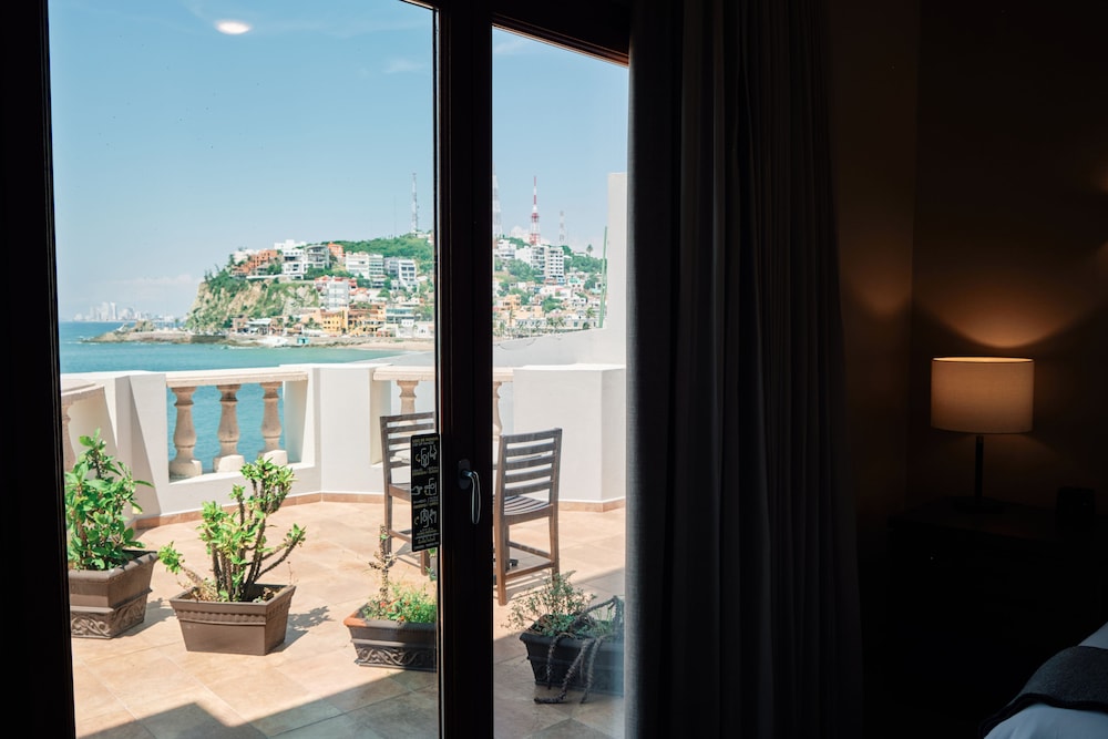 Deluxe Room, Ocean View (chayito)