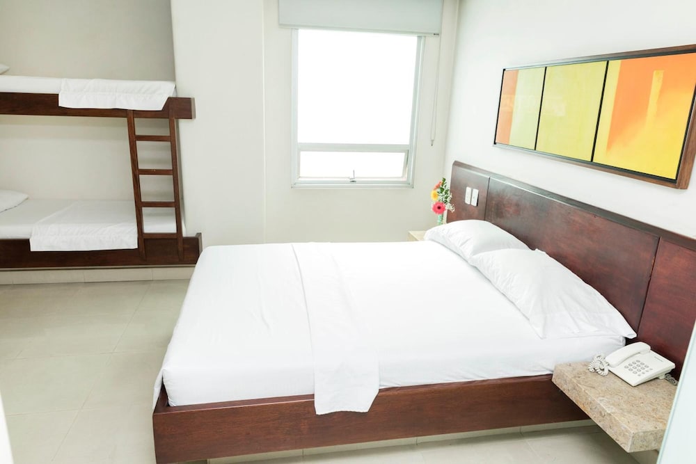 Family Room, Multiple Beds, Non Smoking (Fan) photo 1