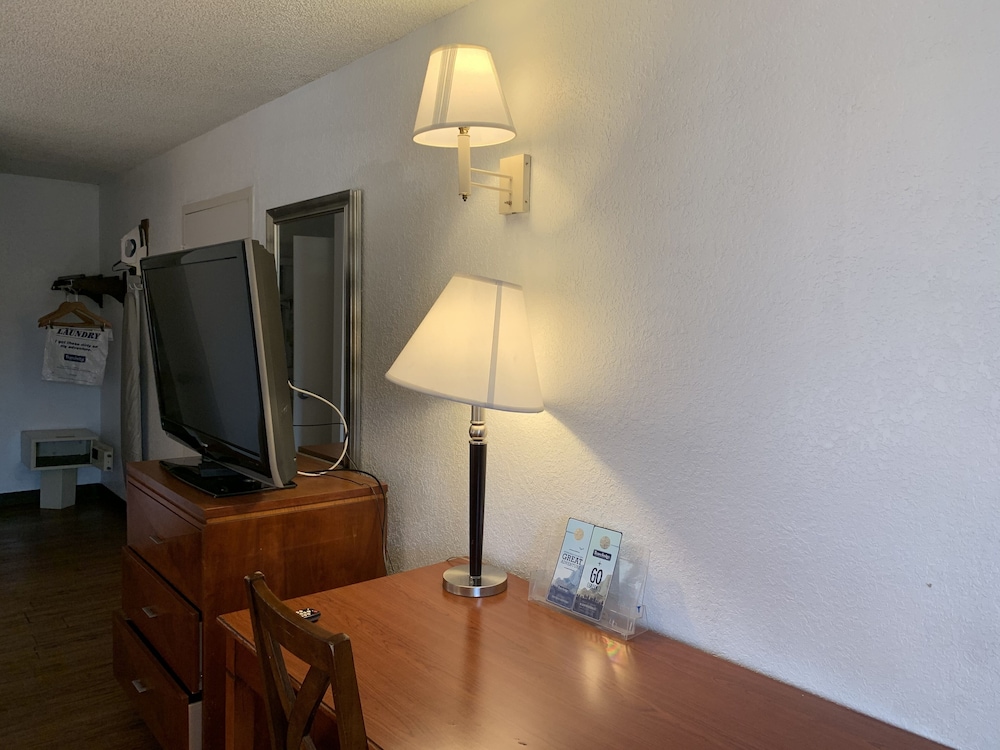 Room, 1 Double Bed, Accessible, Smoking photo 3