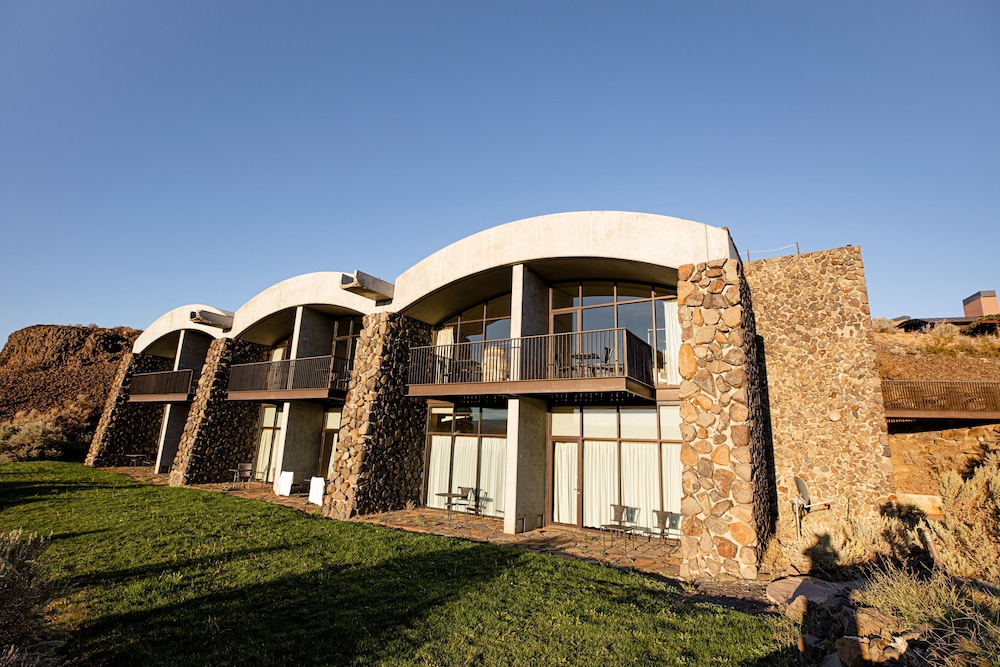 Signature Suite, 2 Queen Beds, Mountain View