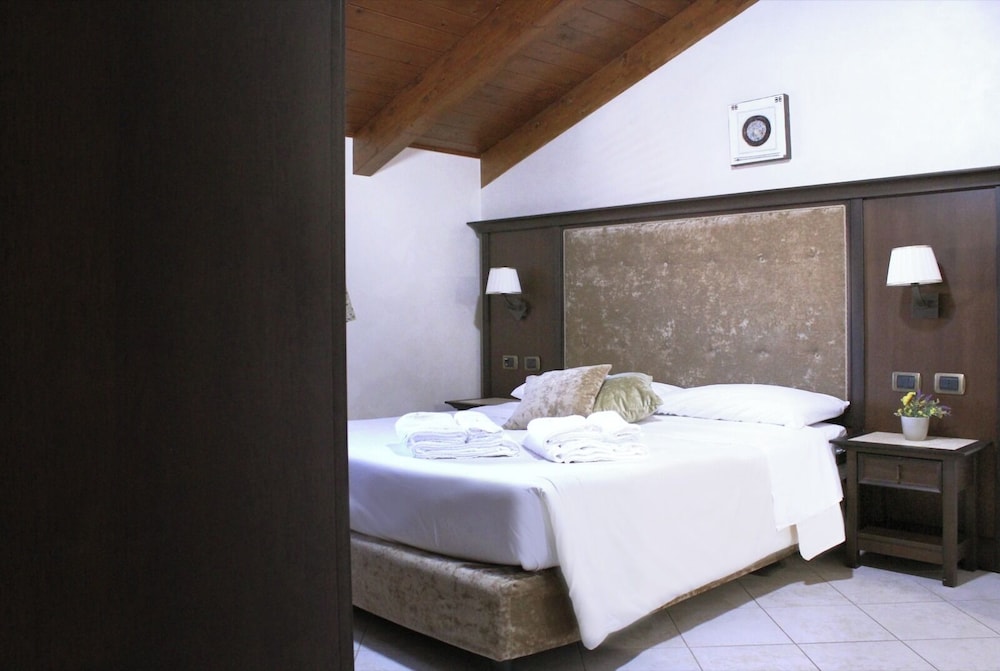Standard Room (202-203-204)