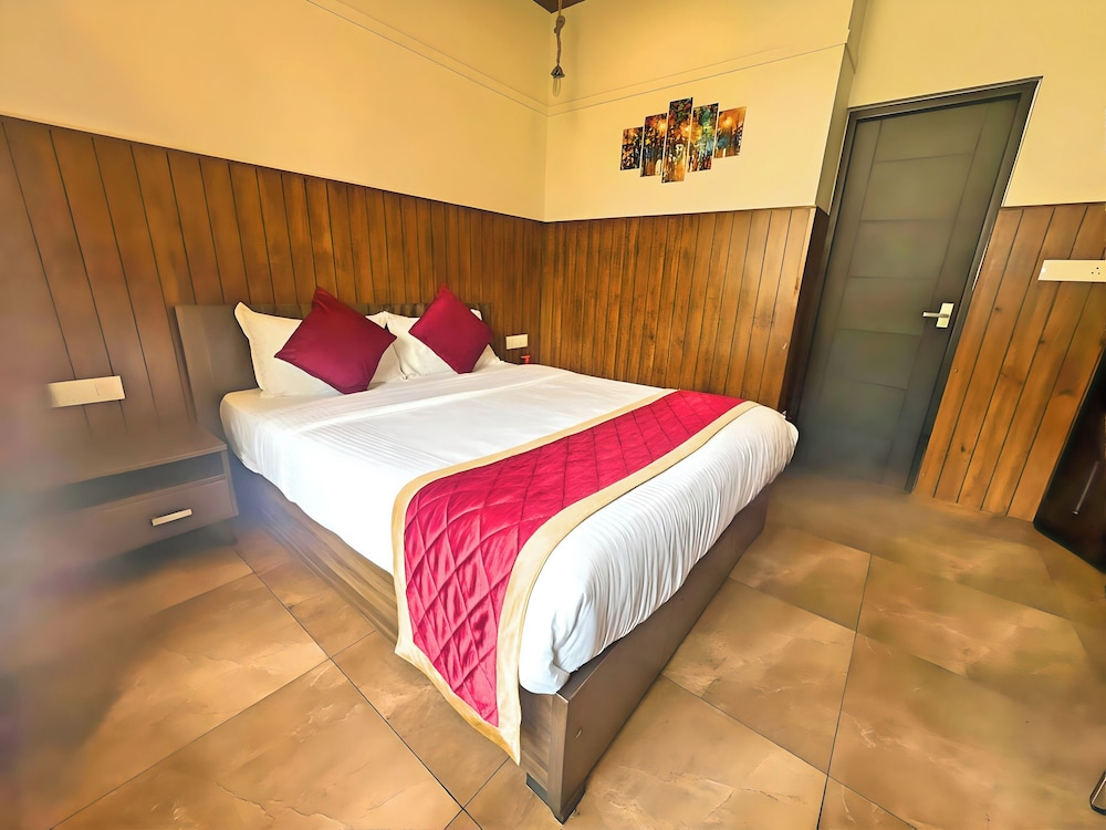 Ground Floor - Deluxe Non Balcony Room photo 3