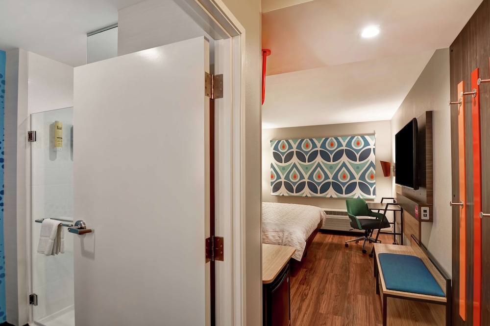 Room, 1 King Bed, Accessible (Hearing) - Photo 6