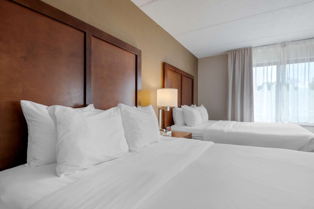 Suite, Multiple Beds, Accessible, Non Smoking (Upgrade) - Photo 3