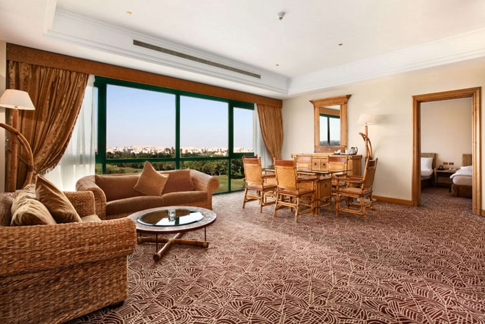 Executive Suite, 1 King Bed (Safari)