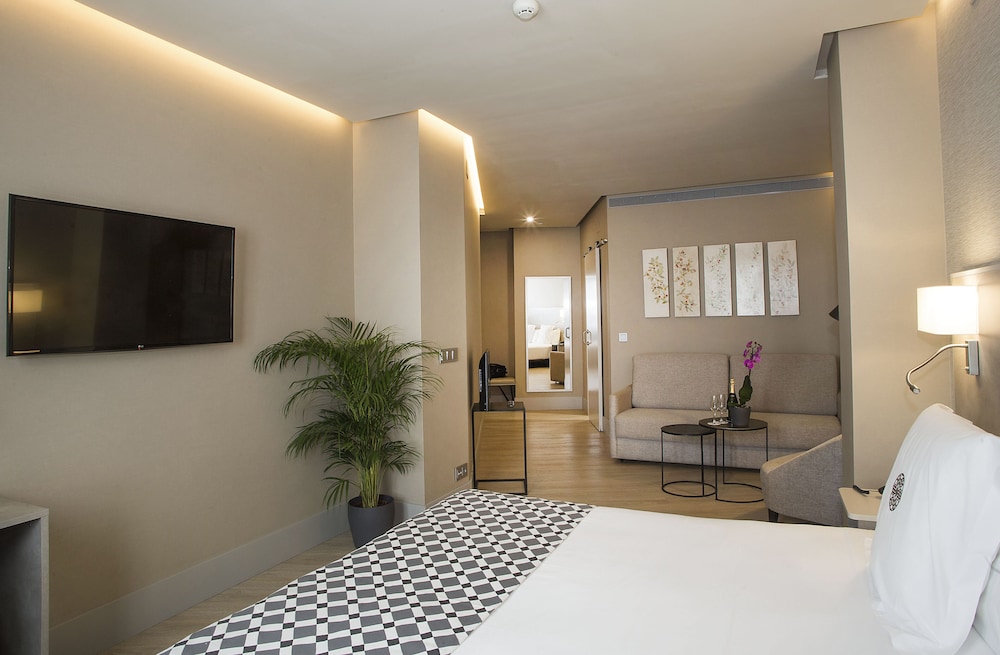 Junior Suite (Triple) - Photo 2