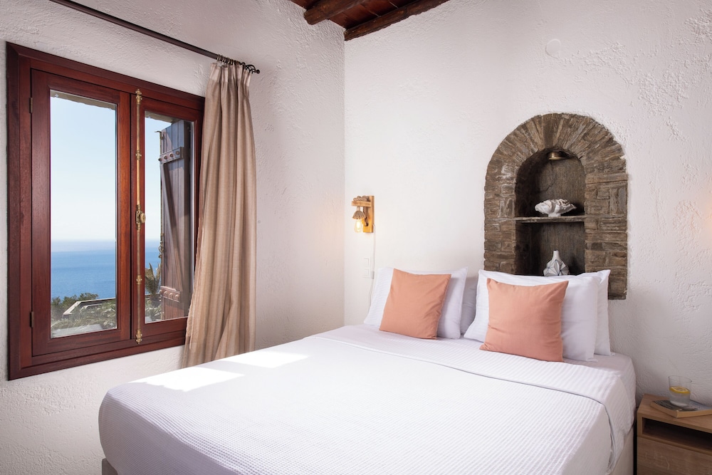 Serenity 1 Bedroom Suite with Panoramic Sea View