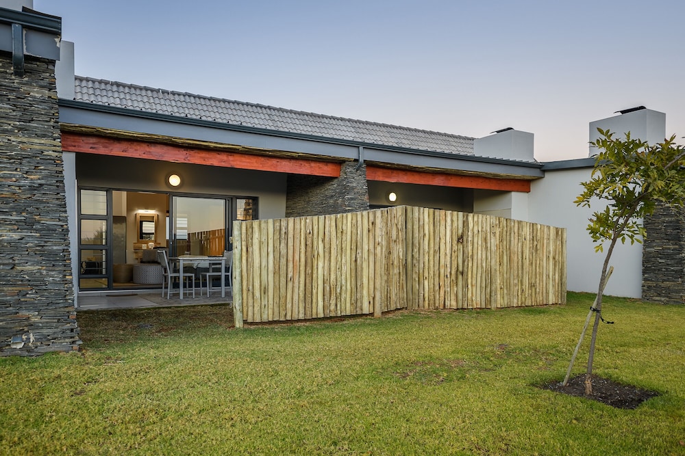 Studio Villa with Patio photo 3