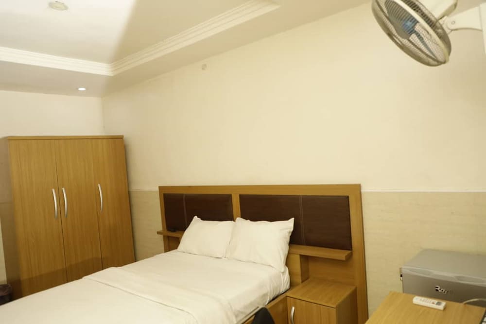 Deluxe Room - Photo 3