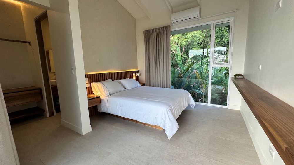 Room, Partial Ocean View photo 1