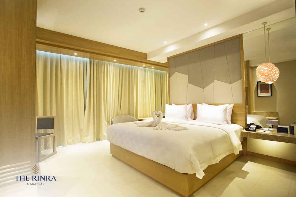 Deluxe Room, 1 King Bed, City View