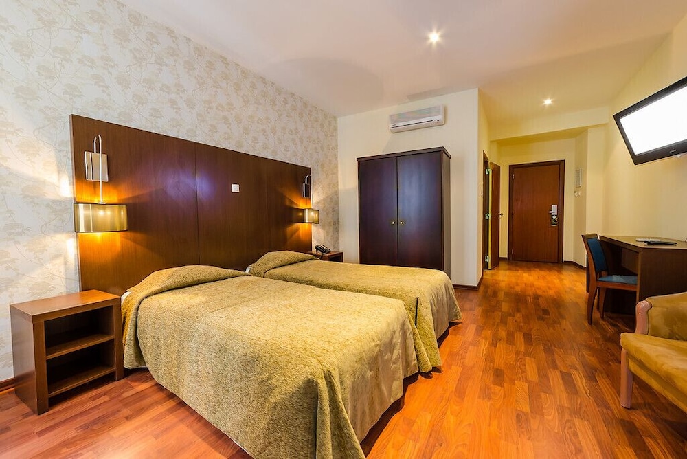 Twin Room - Photo 4
