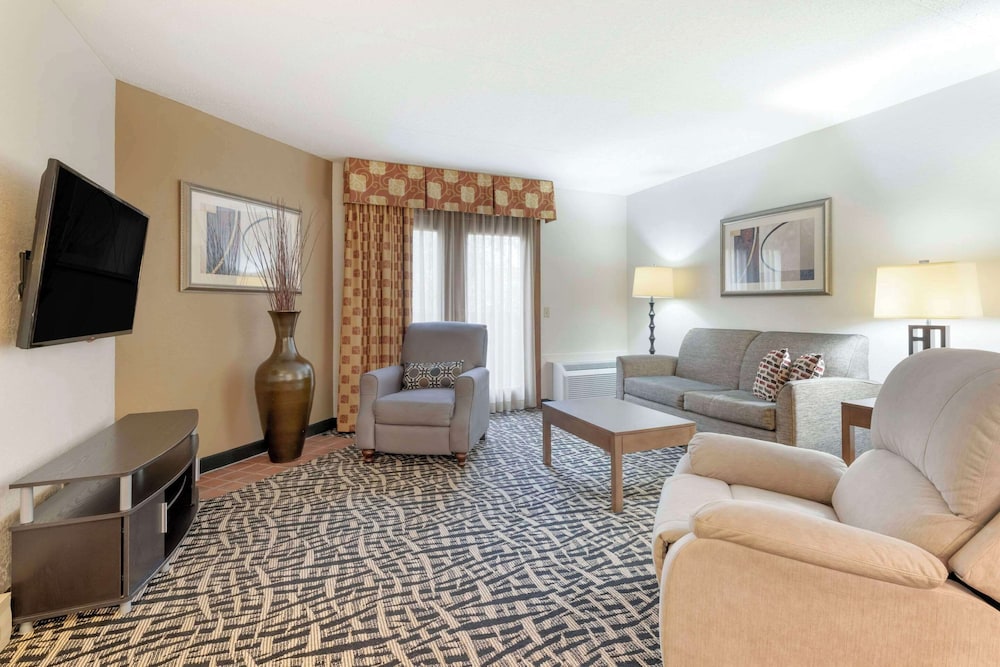 Family Suite, 2 Queen Beds - Photo 1