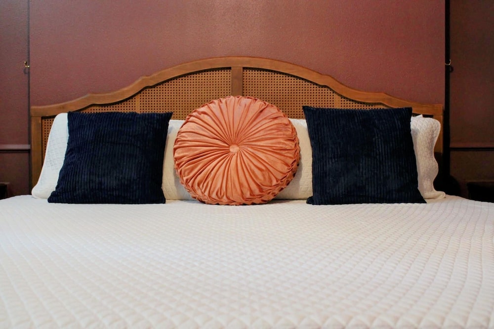 1 King Bed Luxury Suite - 3rd Floor
