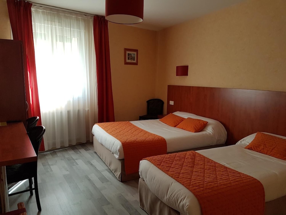 Standard Room, 2 Twin Beds photo 2