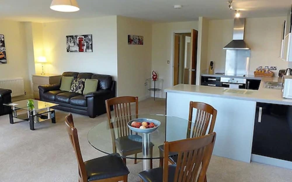 City Apartment, 3 Bedrooms photo 1