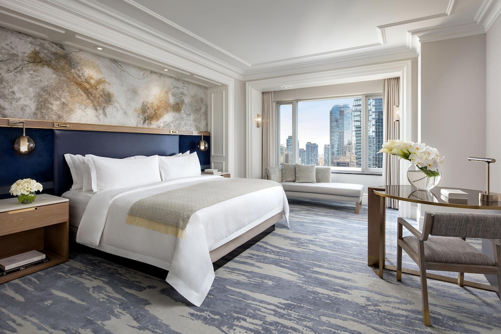 Deluxe Room, 1 King Bed, City View