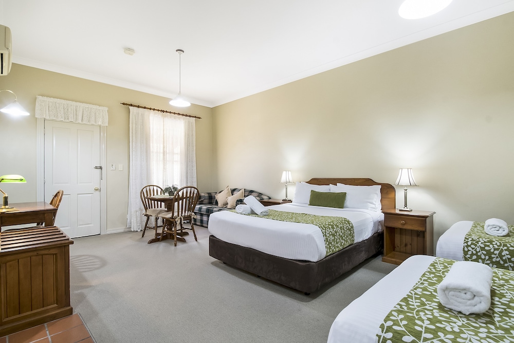 Family Room, 1 Bedroom photo 3