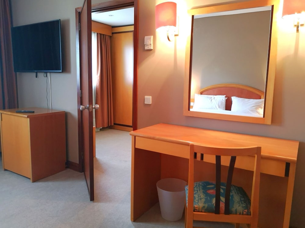 Suite - Photo 1