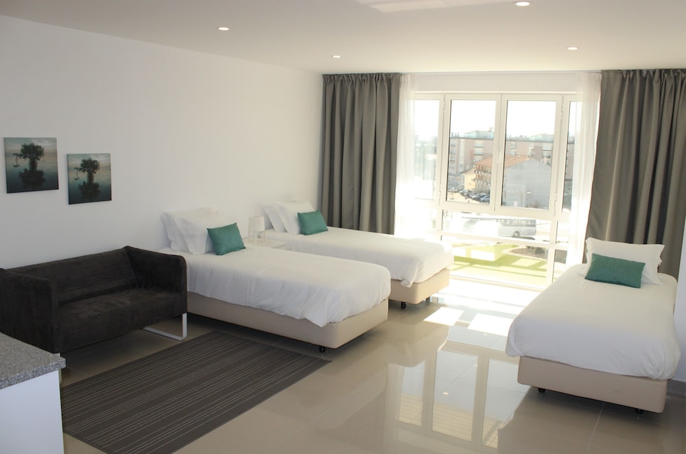 Studio, 3 Twin Beds, Non Smoking, Kitchenette (Block A) photo 1