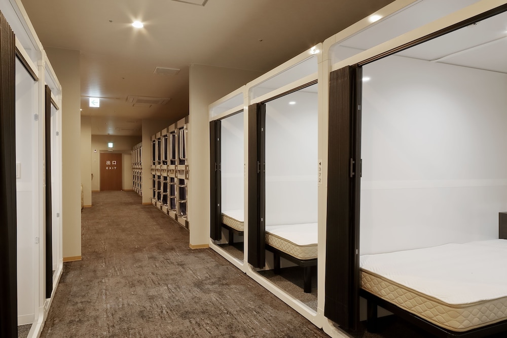 Capsule Room Cabin Style, Men only