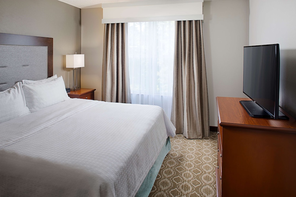 Suite, 2 Bedrooms, Non Smoking - Photo 2