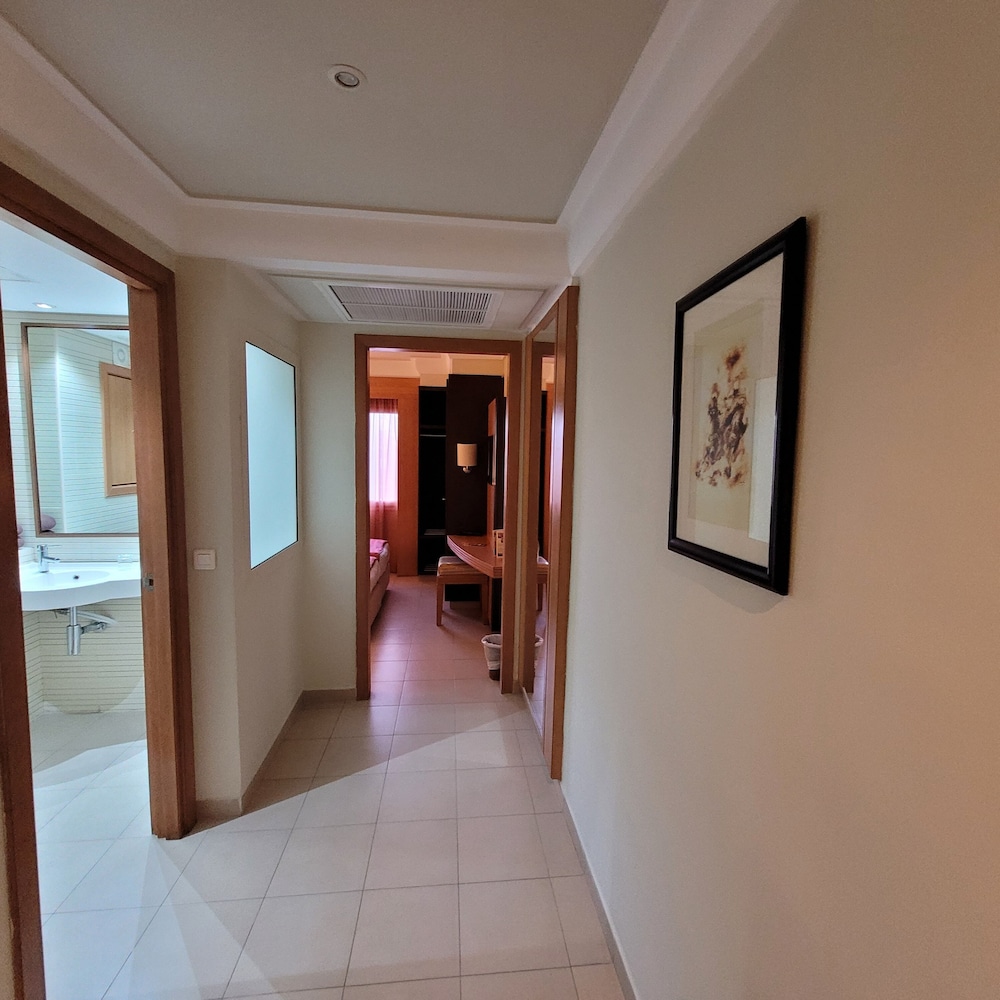 Standard Double Room, 1 King Bed photo 3