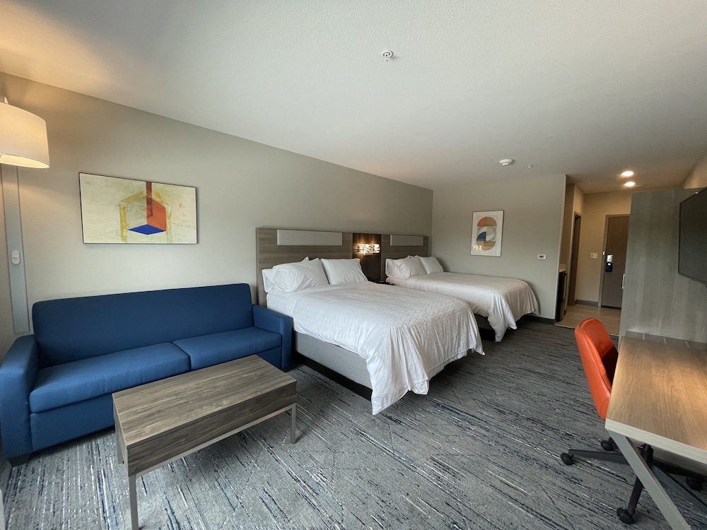 Suite, Multiple Beds - Photo 3