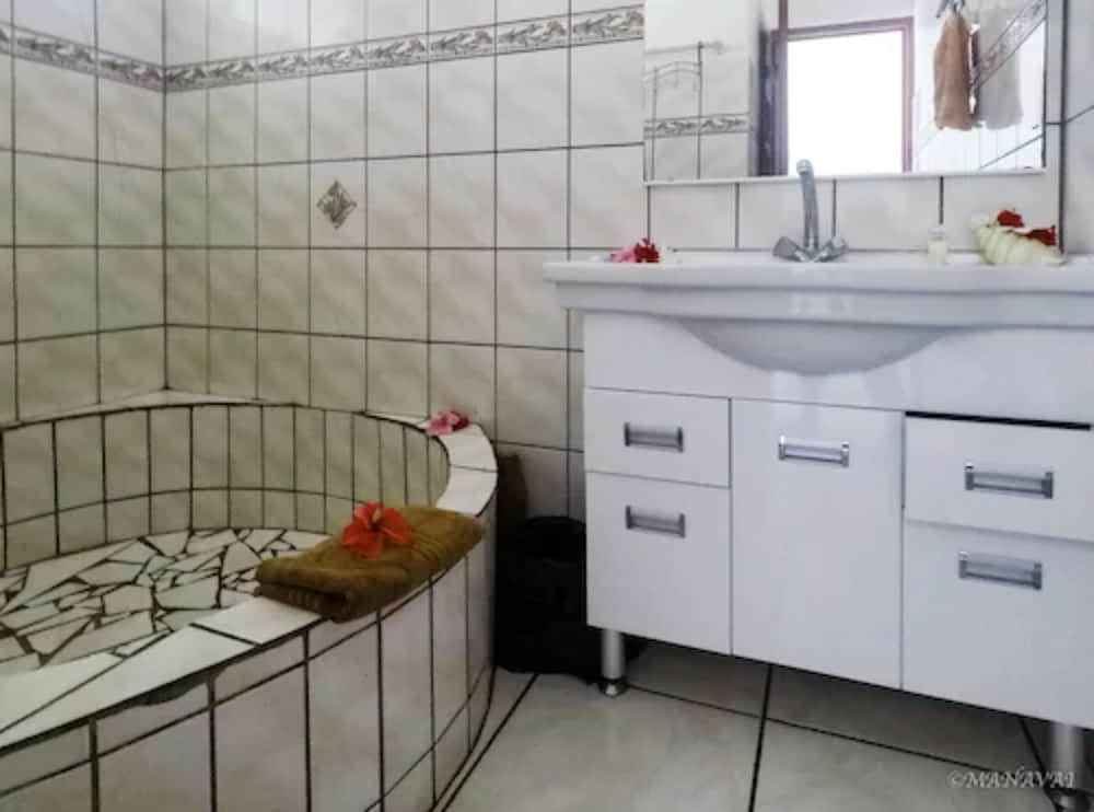 Room, Shared Bathroom, Garden View (Chambre Tiare) photo 3