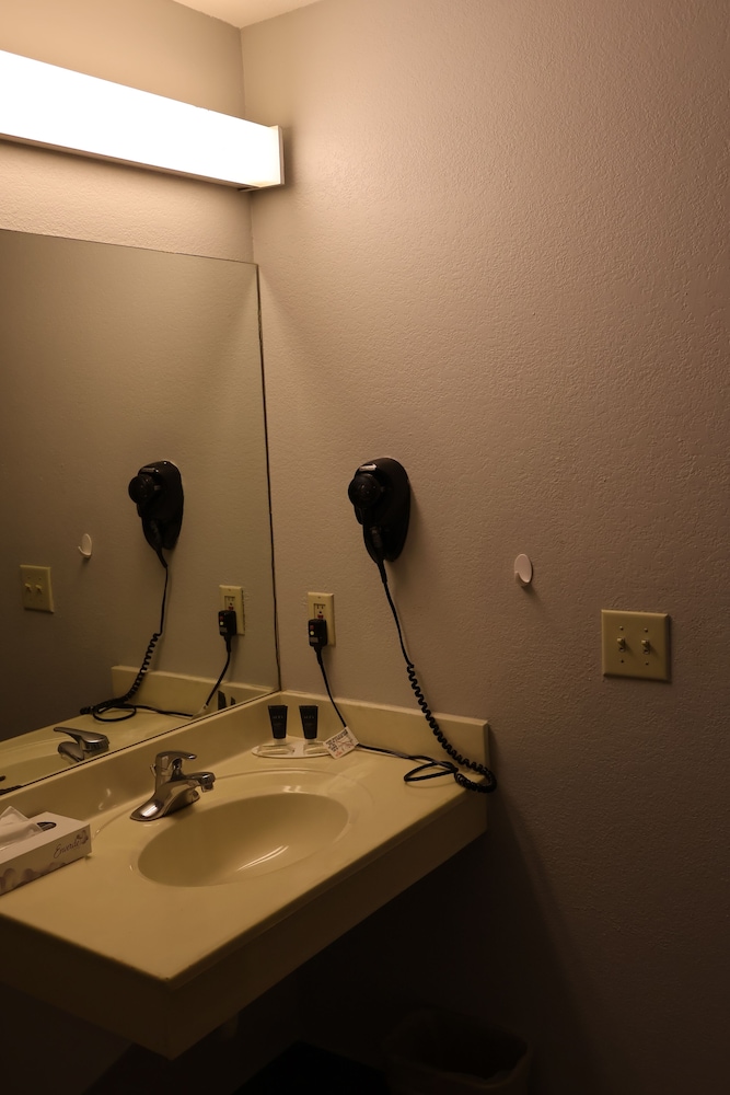 Single Room, 1 King Bed, Mobility Accessible, Non Smoking photo 2