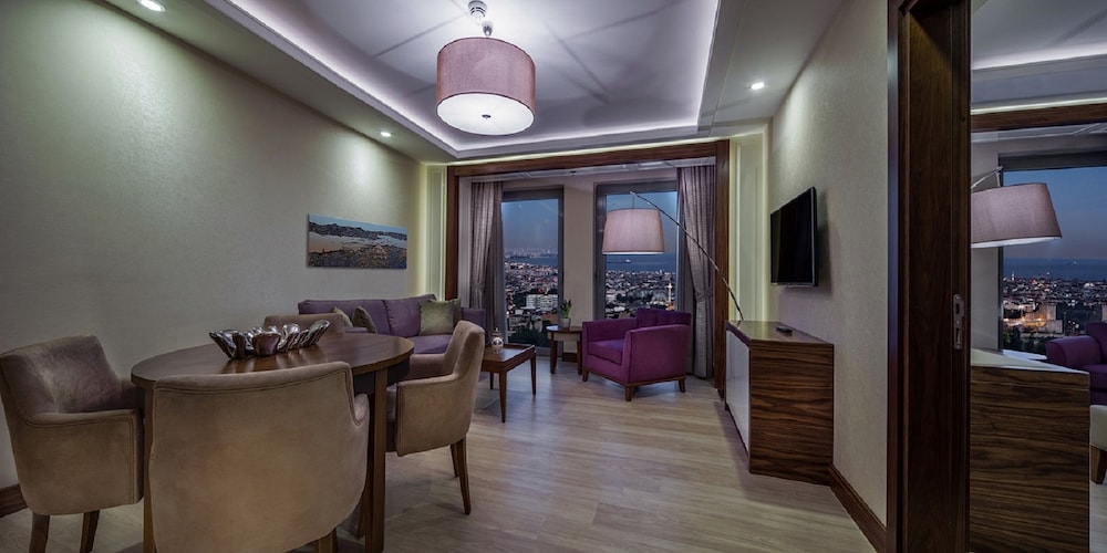 Suite, 1 King Bed, Non Smoking