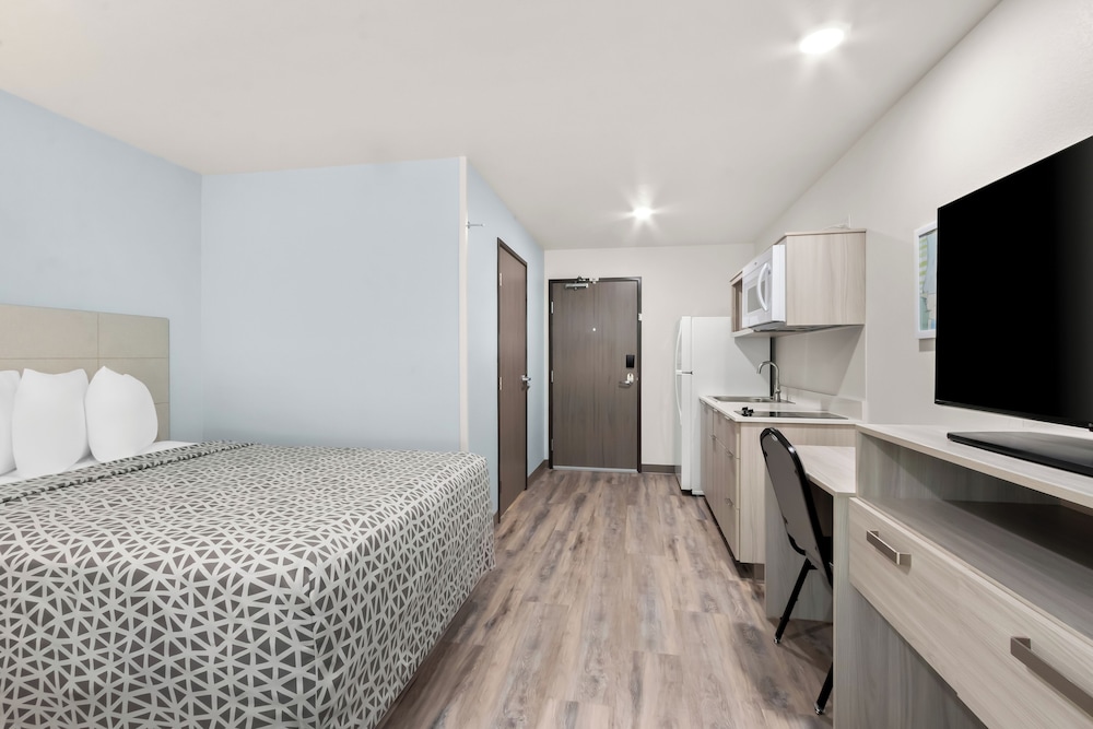 Room, 1 Queen Bed, Accessible, Non Smoking (Transfer Shower) photo 3