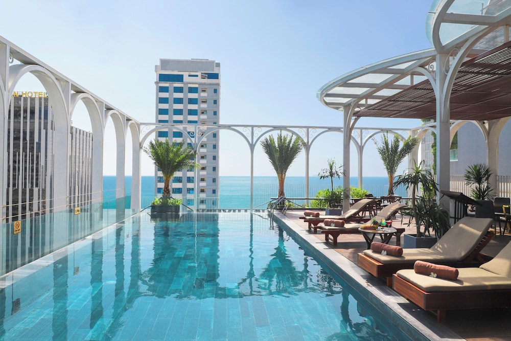 Signature Half Board Luxury Suite Sea View (Afternoon Tea Included) photo 2