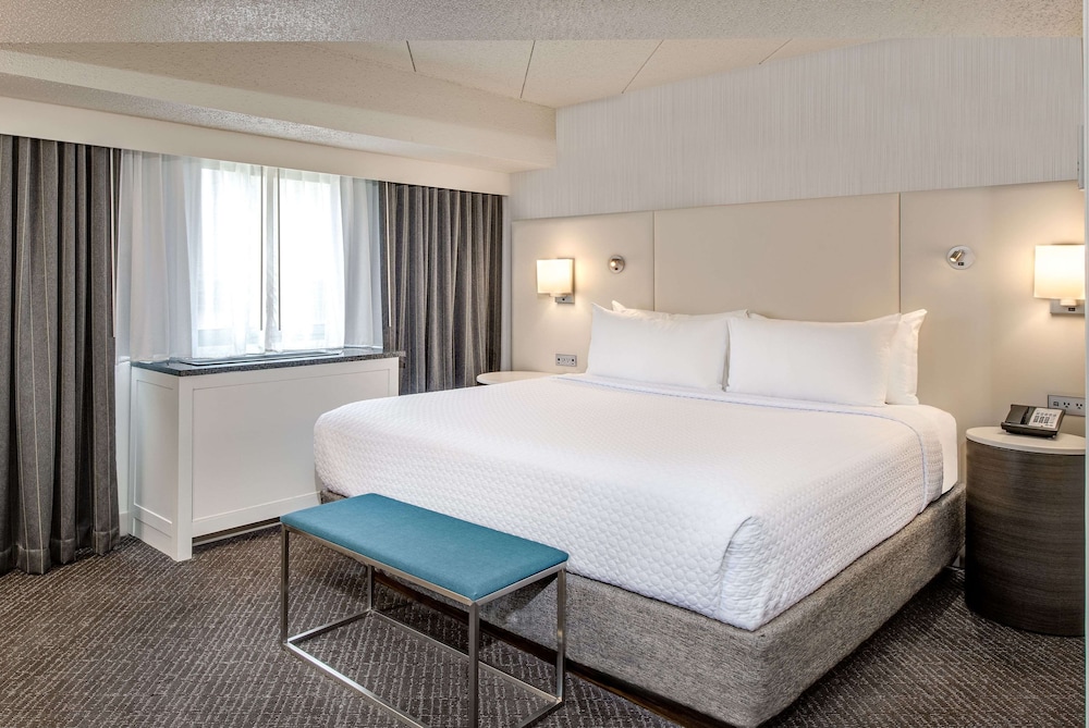 Superior Room, 1 King Bed (Preferred Corner King with Sofabed) photo 2