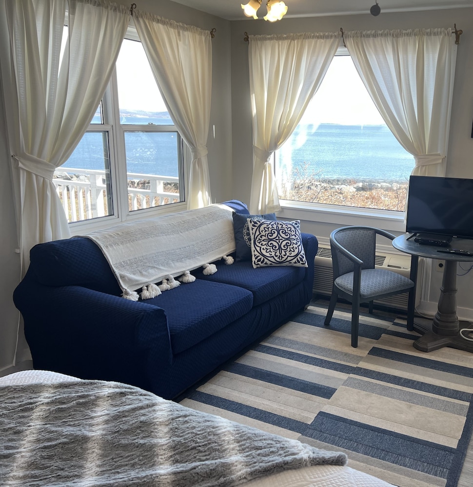 Room, 1 Queen Bed, Balcony, Ocean View photo 3