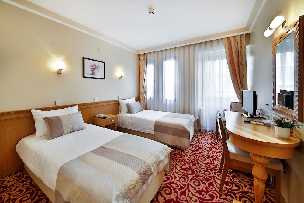 Standard Double or Twin Room photo 3