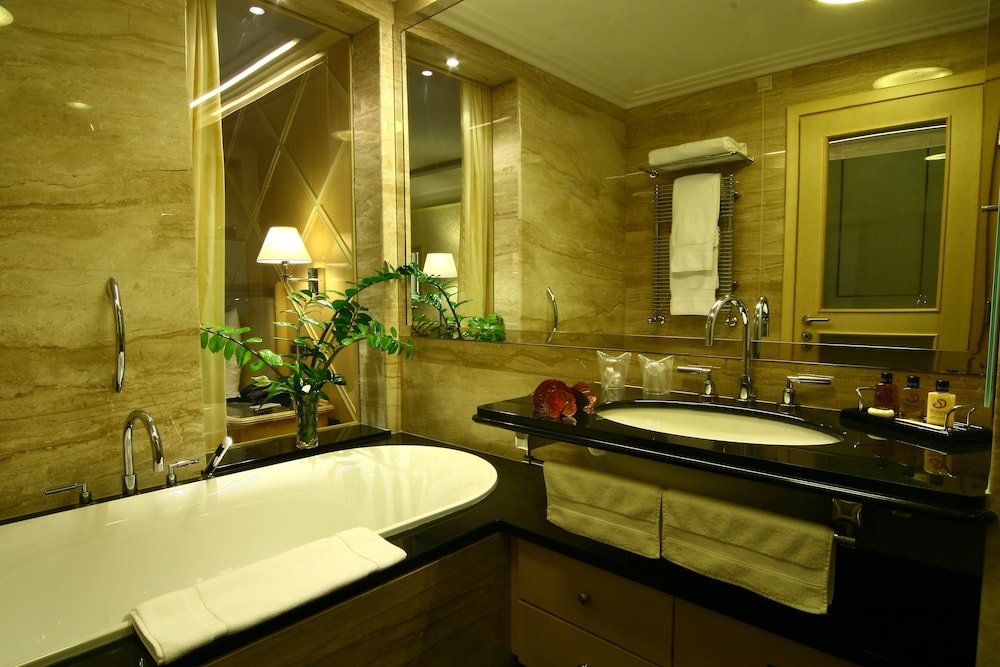 Superior Double or Twin Room, Balcony, Pool View - Photo 3