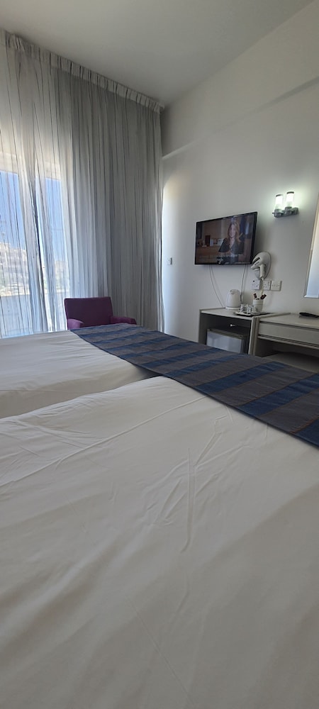 Comfort Double or Twin Room, 1 Bedroom, Balcony, Garden View photo 2